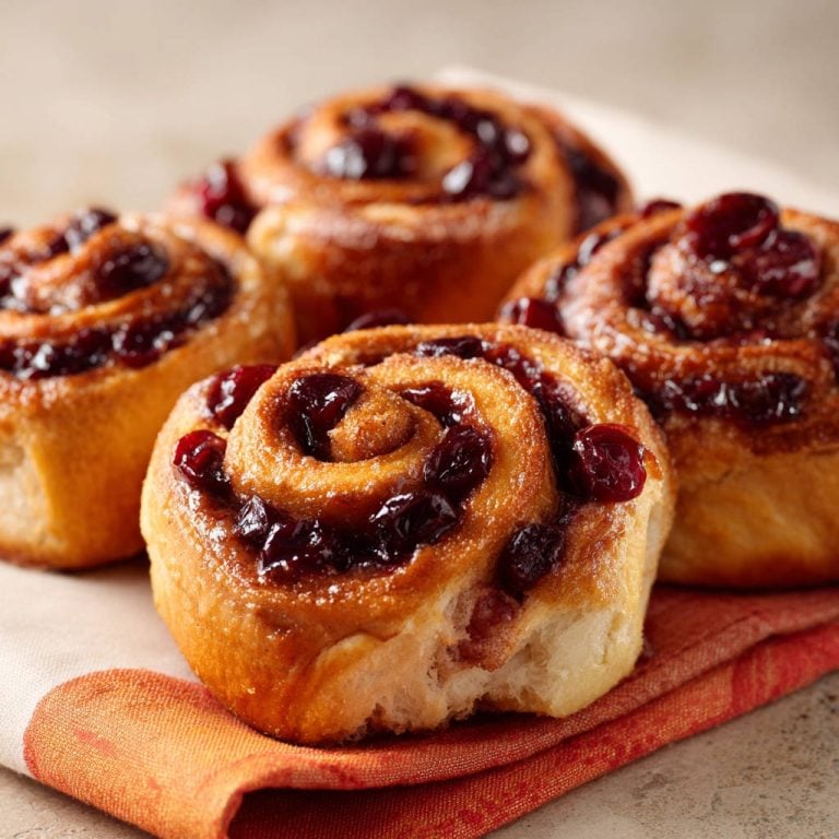 Kirsch-Zimtschnecken: Das Rezept für perfekt fluffigen Hefeteig