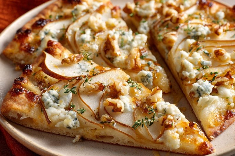 Birnen-Blauschimmelkäse Pizza