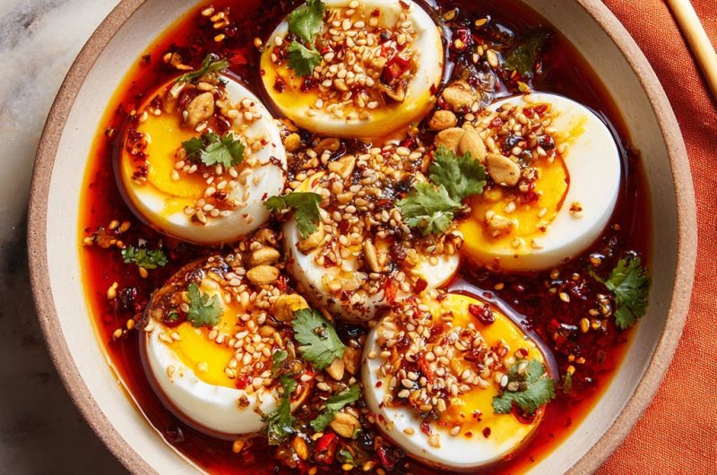 Würzige Eier in Chili-Öl