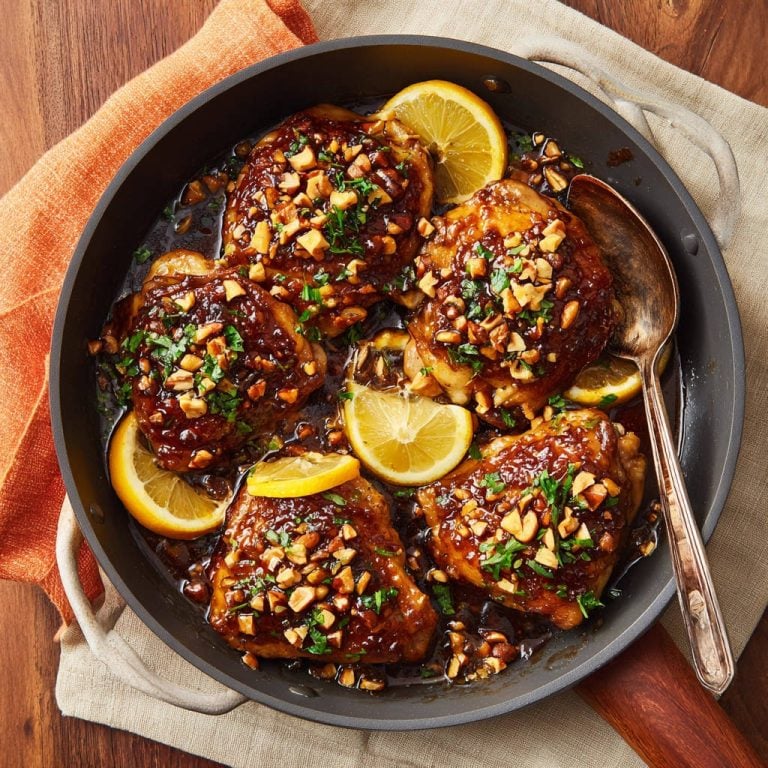 Glasierte Hähnchenschenkel mit Nuss-Crunch (So brennt die Glasur nicht an!)