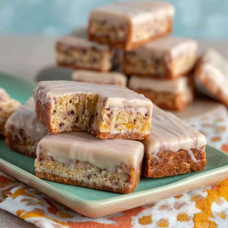 Saftige Frucht-Schnitten mit Zitronenguss: Ein unwiderstehlicher Genuss!