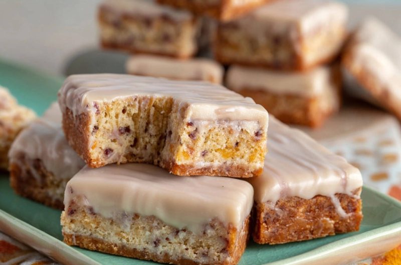 Saftige Frucht-Schnitten mit Zitronenguss