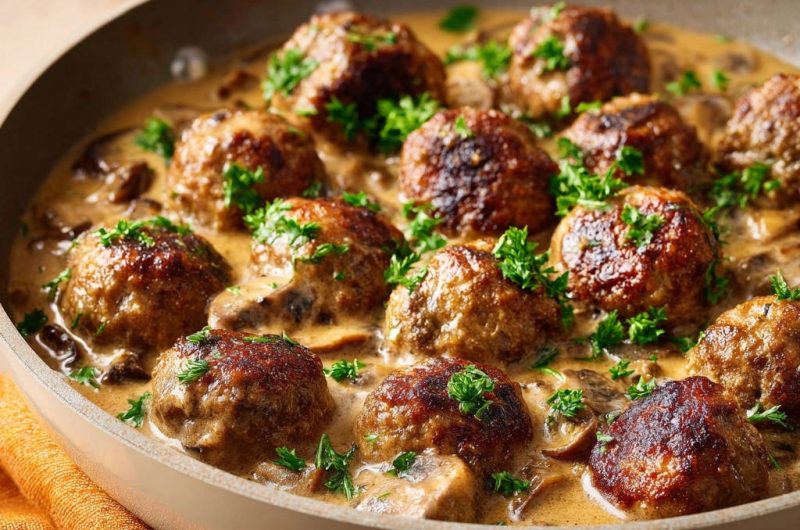 Cremige Hackbällchen in Champignonrahmsoße