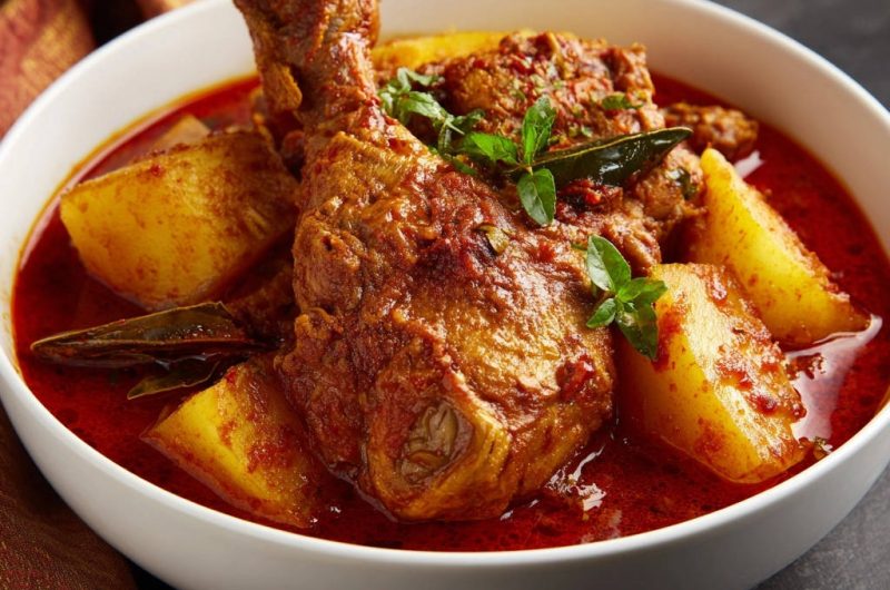 Herzhaftes Hähnchen-Kartoffel-Curry