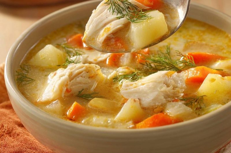 Cremige Hühner-Kartoffelsuppe mit Dill