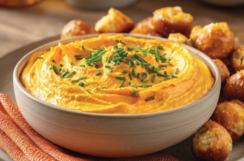 Cremiger Kürbisdip zu Brezeln (Nie wieder klumpiger Dip!)