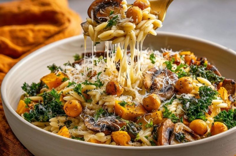 Herbstliche Orecchiette mit Kürbis, Pilzen und Grünkohl