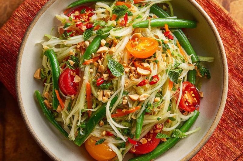 Knackiger Thailändischer Papaya-Salat