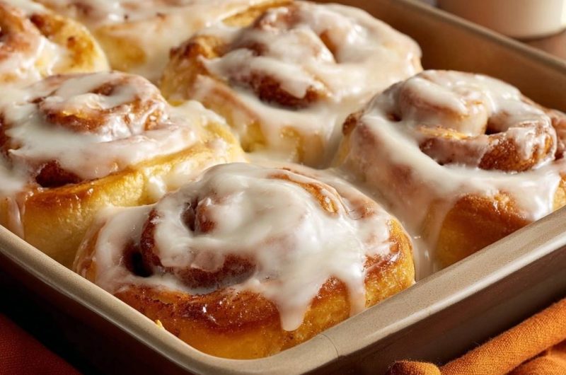 Zimtschnecken mit cremiger Glasur