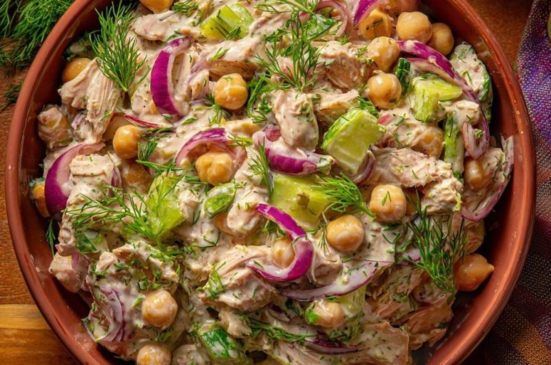 Cremiger Hähnchen-Gurken-Salat mit Kichererbsen