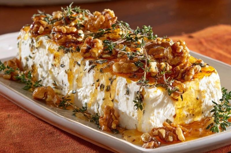 Gebackener Honig-Feta mit Walnüssen & Thymian