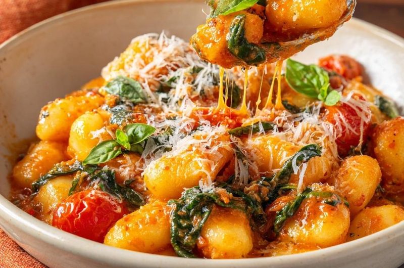Gnocchi mit Tomaten-Spinat-Soße (Nie wieder matschige Gnocchi!)