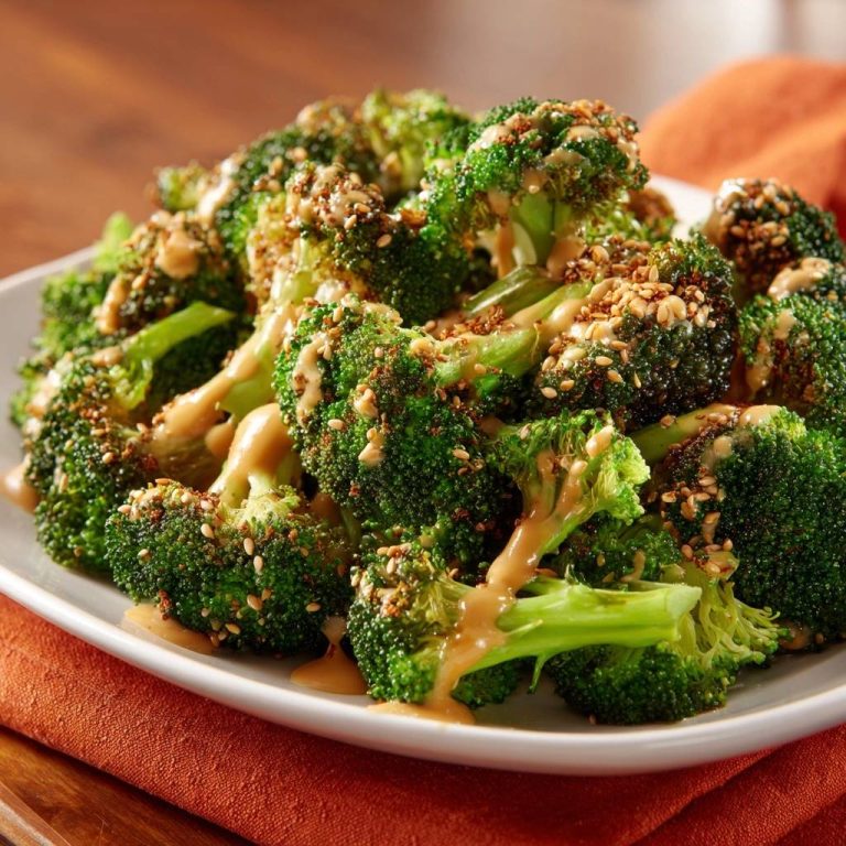 Knackiger Brokkoli mit Erdnuss-Sauce – Rezept