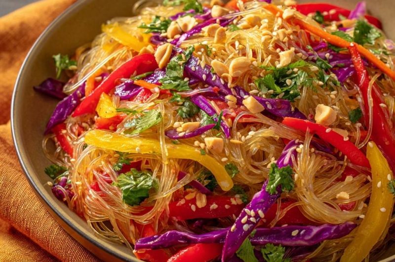 Knackiger Glasnudelsalat mit buntem Gemüse (Nie wieder matschige Nudeln!)