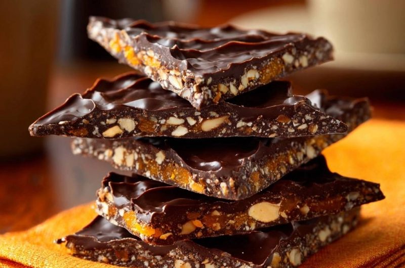 Knusprige Mandeln-Aprikosen-Schokoladenbark