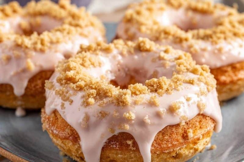 Rosa Glasierte Donuts mit Knusprigen Streuseln (Nie wieder matschige Streusel!)