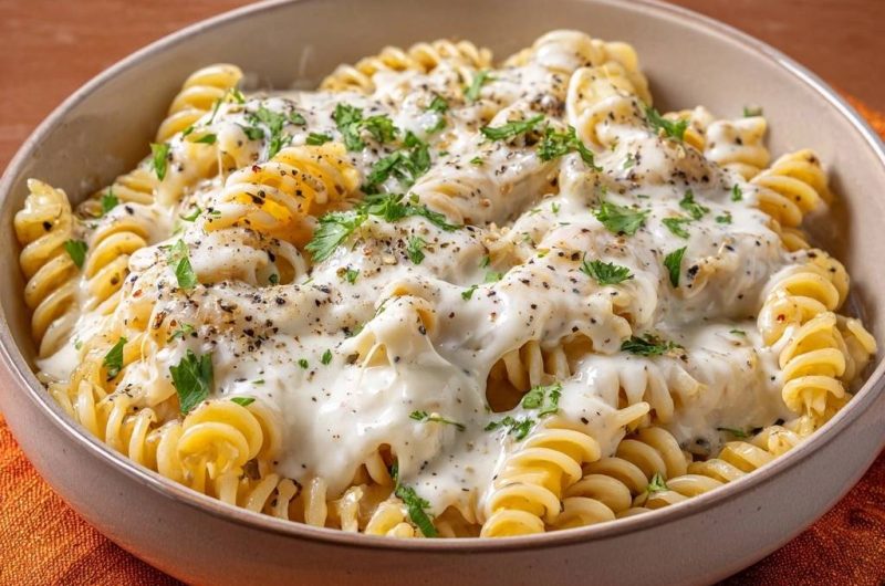 Cremige Fusilli mit Käsesoße