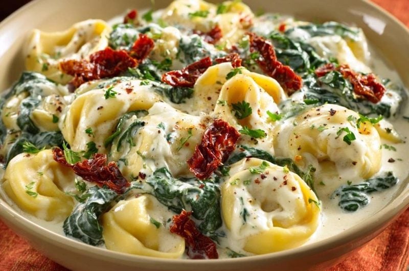 Cremige Spinat-Tortellini mit Sonnentomaten