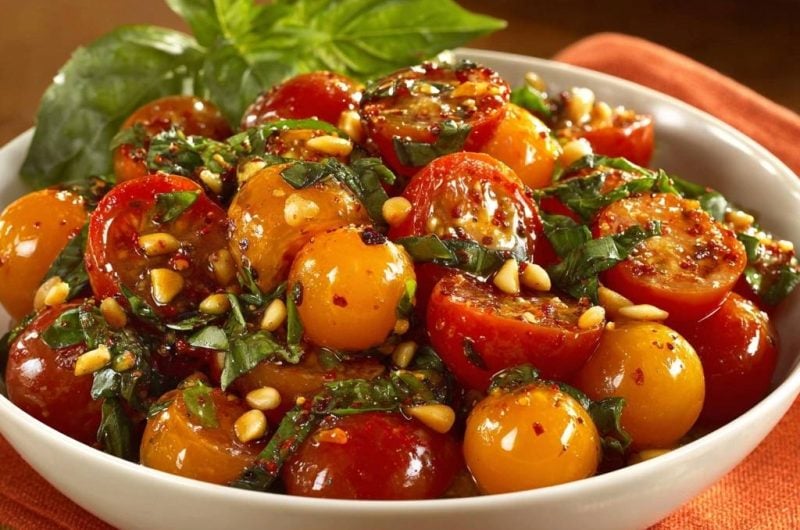 Glasierte Kirschtomaten mit Basilikum und Pinienkernen (Nie wieder platzen Tomaten!)