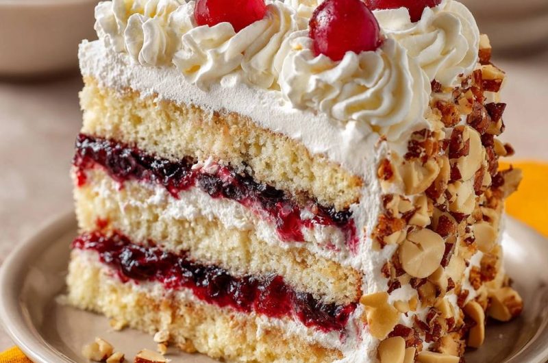 Kirsch-Sahne-Torte mit Mandeln (Nie wieder matschiger Boden!)