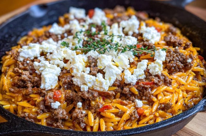 One-Pot-Orzo mit Hack, Paprika und Feta (Nie wieder matschige Nudeln)