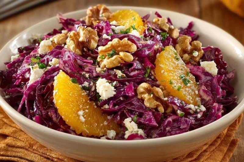Rotkohl-Orangen-Salat mit Walnuss und Feta (Nie wieder zäher Rotkohl!)
