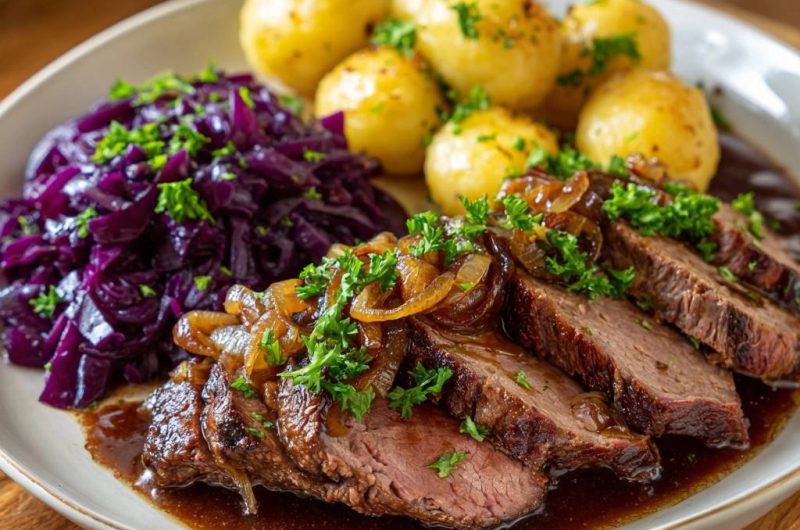 Saftiger Rinderbraten mit Rotkohl & Petersilienkartoffeln