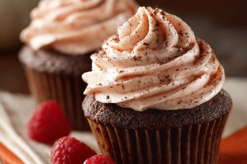 Schoko-Cupcakes mit Himbeer-Creme