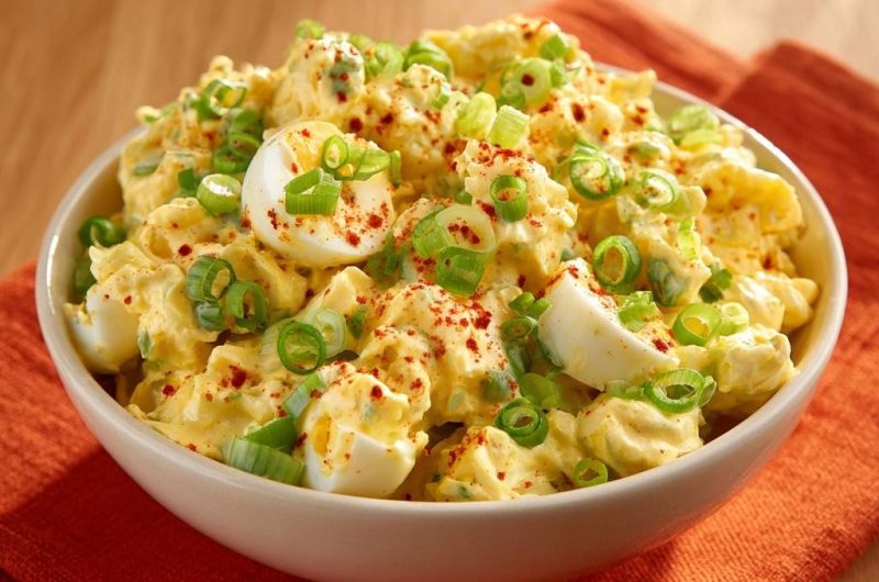 Cremiger Eiersalat mit Frühlingszwiebeln & Paprika (Endlich mühelos schälbare Eier!)