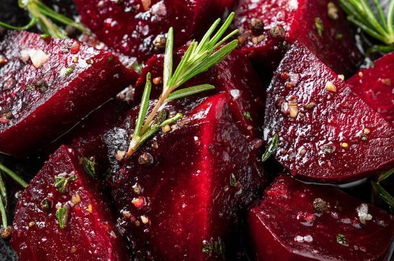 Geröstete Rote Bete mit Rosmarin & Knoblauch (Nie wieder trockene Rote Bete!)