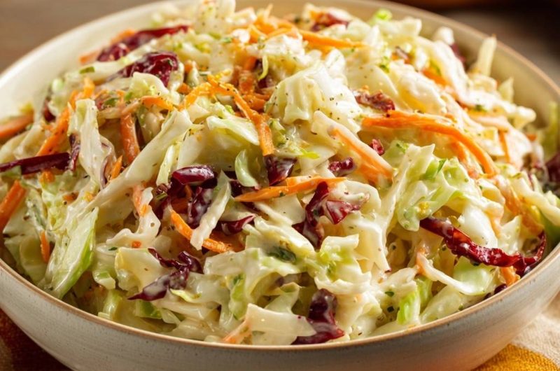 Knackiger Coleslaw mit Cranberries