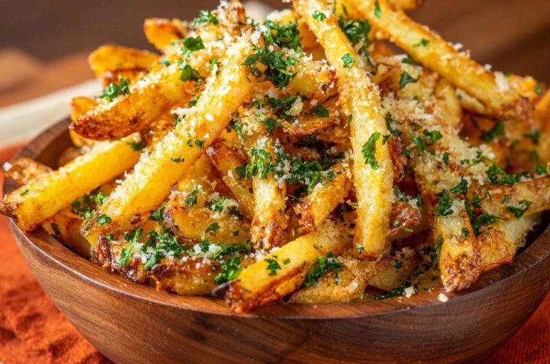 Knusprige Parmesan-Petersilie-Pommes