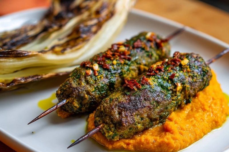 Würzige Rinder-Kofte auf Kürbispüree