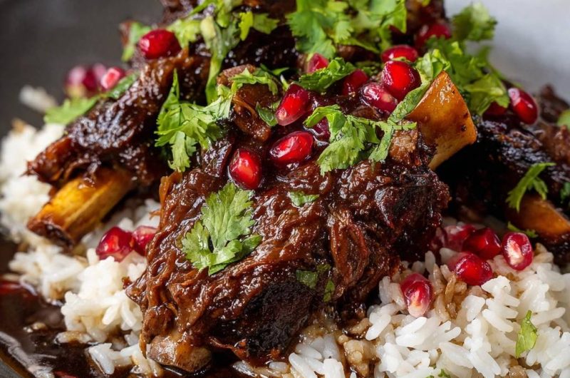 Zarte Rinderrippchen in Granatapfel-Glasur