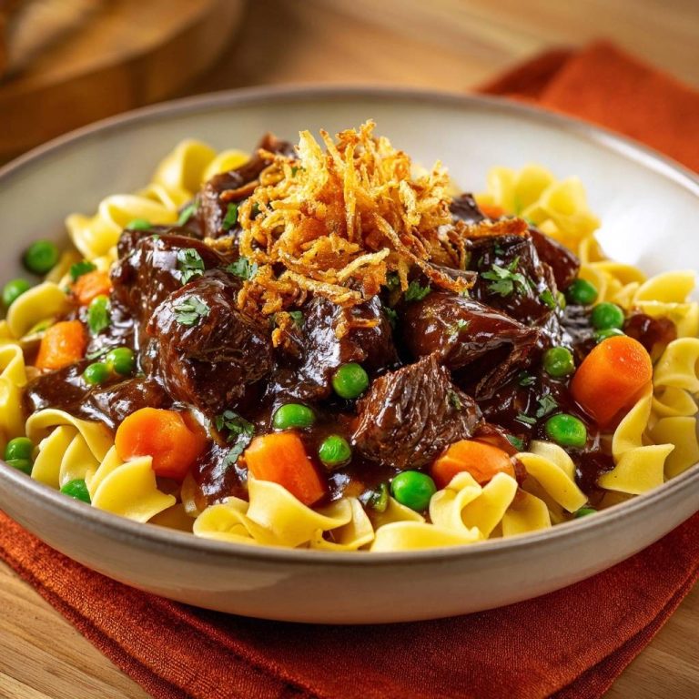 Zartes Rindergulasch mit Eiernudeln: So gelingt es perfekt