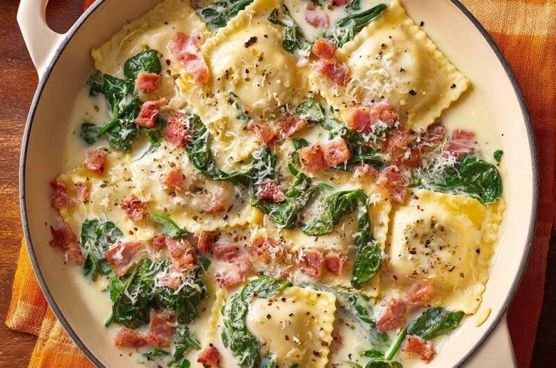 Cremige Ravioli-Pfanne mit Spinat und Bacon