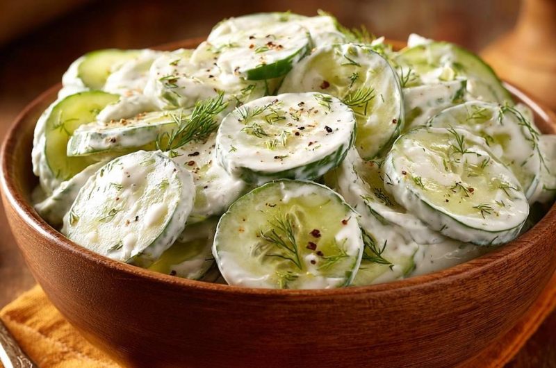 Cremiger Gurkensalat mit Dill