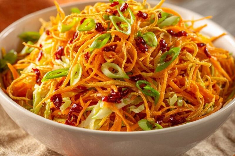 Knuspriger Karotten-Kohlsalat