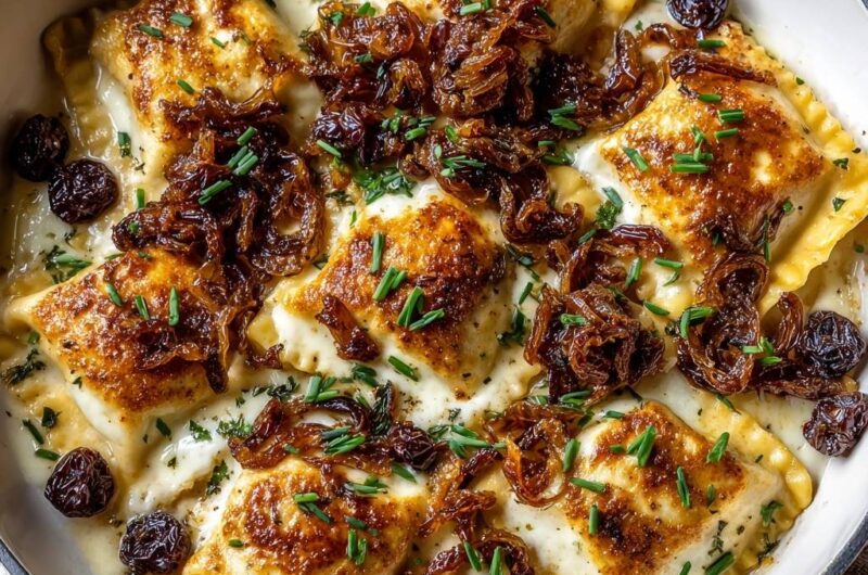 Pfannengebratene Ravioli in cremiger Salbeibutter mit karamellisierten Zwiebeln