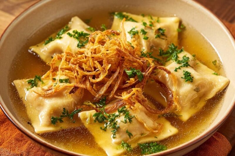 Schwäbische Maultaschen in kräftiger Brühe