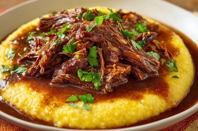 Zartes Schmorrind auf cremiger Polenta