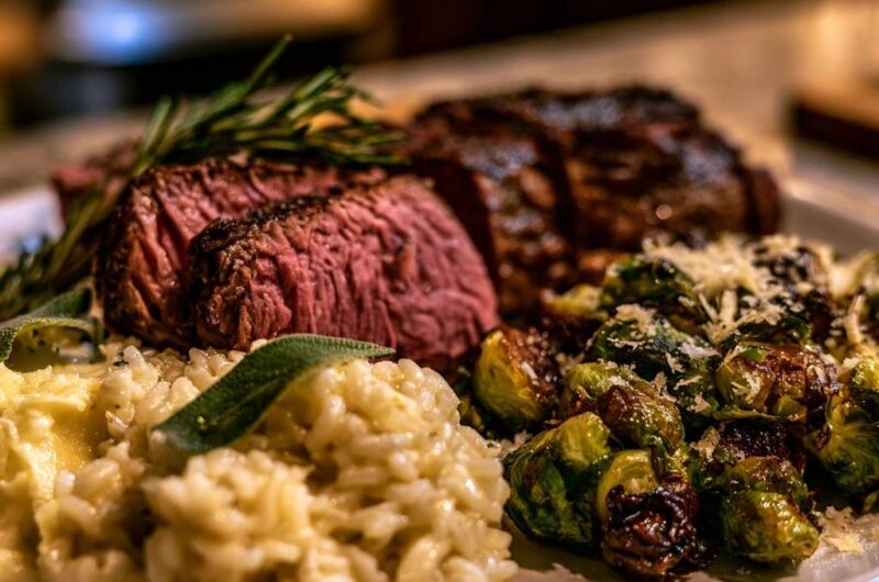Rinderfilet mit Parmesan-Rosenkohl und Salbei-Risotto